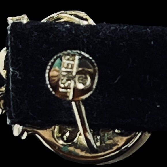 Lisner Gold Tone Bow With Round Mother Of Pearl Screw Back Earrings (5282) - Picture 6 of 7